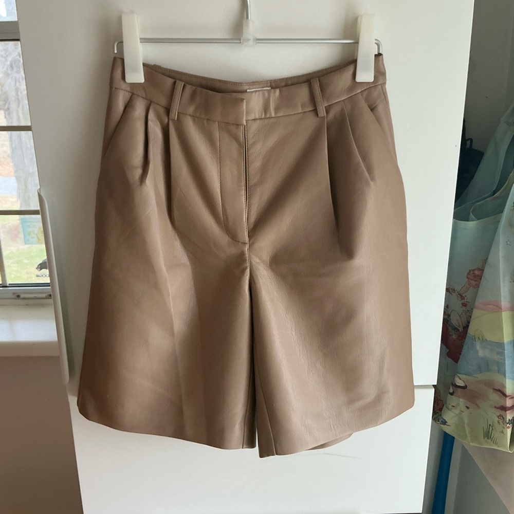 Wilfred Tan Women's Bermudas. Pleather. Size 4